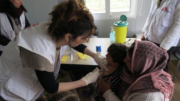 Emergency measles vaccination campaign in Moria.