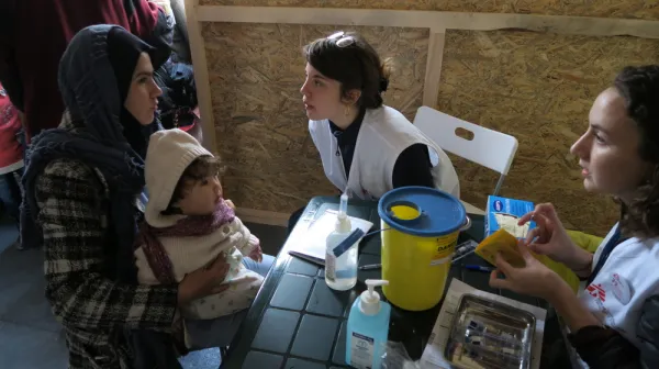 Emergency measles vaccination campaign in Moria.