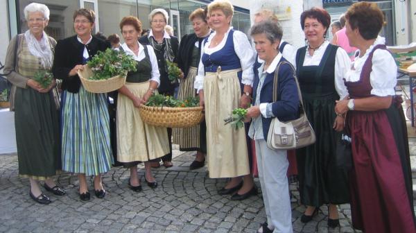 Goldhaubengruppe Haslach spendet für Ärzte ohne Grenzen