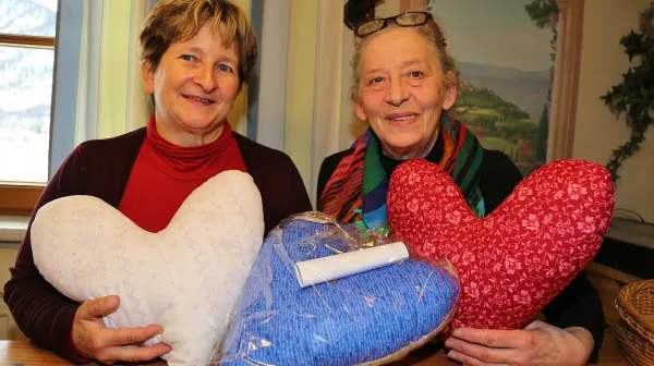 Spendeninitiative Herz-Kissen von den Salzkammergut Quiltfrauen