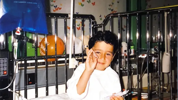 Cadi Yildirim mit vier Jahren im Landeskrankenhaus Salzburg