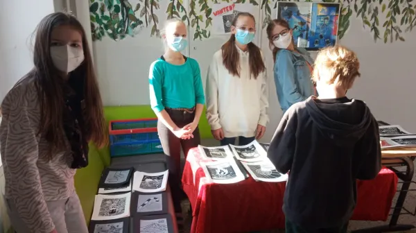 Werke der Schülerinnen aus Bildnerische Erziehung für Ärzte ohne Grenzen