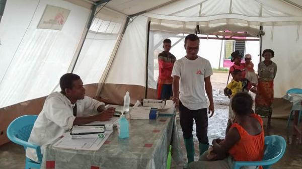 Ifanirea, Madagaskar, 25. Jänner 2023. Teams von Ärzte ohne Grenzen unterstützen ein Gesundheitszentrum in der Versorgung von mangelernährten Kindern.