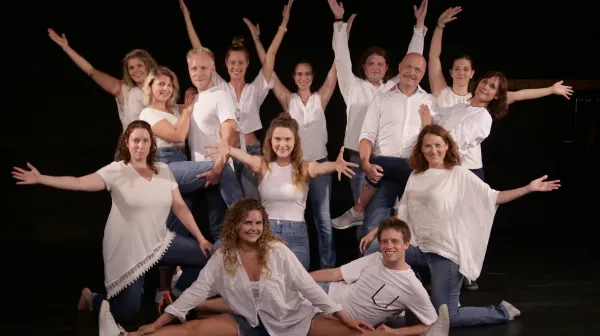 Bild der Theatergruppe des Theater im Neukloster