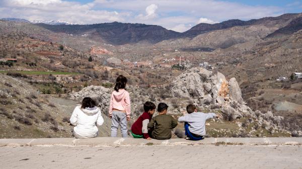 Adıyaman, Türkei, 10.03.2023: Die Teams von Ärzte ohne Grenzen unterstützen lokale Organisationen bei der psychologischen Hilfe für Betroffene vom Erdbeben wie hier im Dorf Kayatepe (Rezip)/Adıyaman.