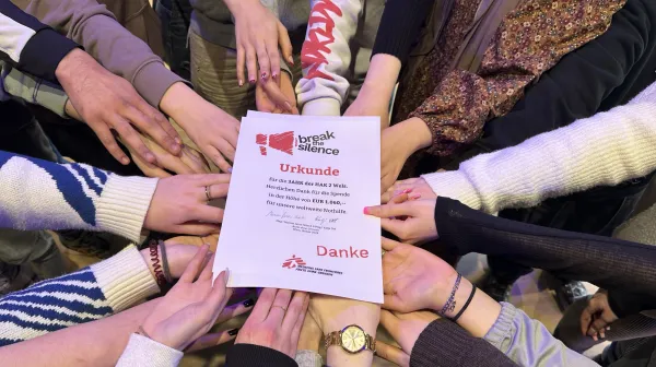 Urkunde für die Schüler:innen der HAK 2 Wels