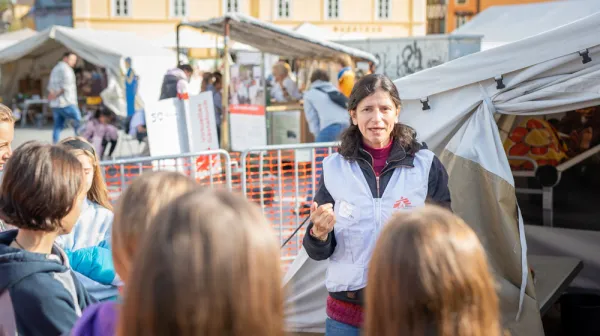 Marion Nitsch auf der Freiluft-Ausstellung
