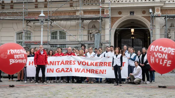 Fotoaktion "Rote Linien"