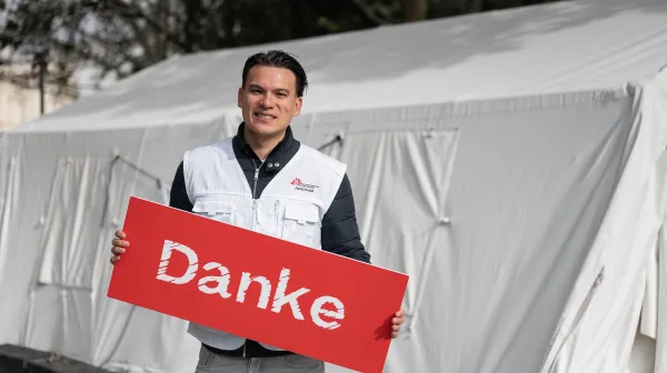 Daniel Uy auf der Freiluftausstellung Ärzte ohne Grenzen hautnah, 2024