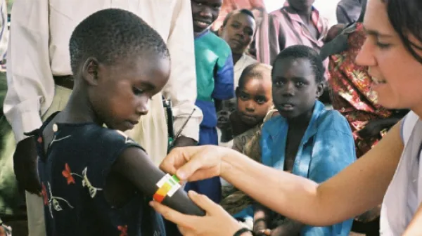 Die Österreicherin Sabine Kampmüller beim Einsatz in Norduganda.