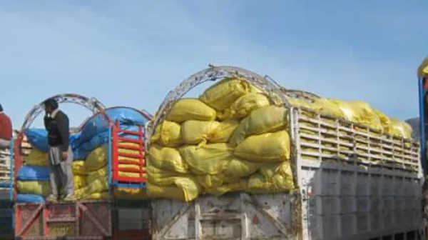 Pakistan 2010: Ärzte ohne Grenzen verteilt Hilfsgüter an die Vertriebenen in der Region Kurram Agency. 