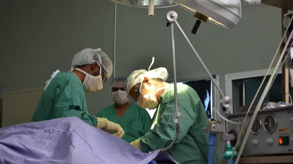 Jemen: In den vergangenen Tagen wurde bei Kämpfen im Jemen eine große Anzahl von Menschen verletzt. Unser Mitarbeiter leisten vor Ort Hilfe.